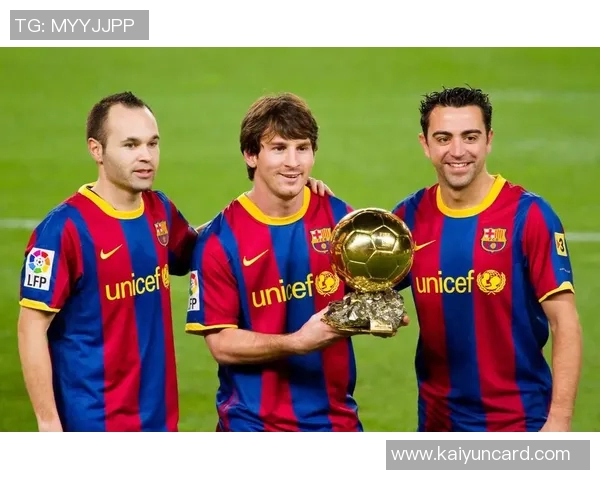 哈维亲自颁奖葡萄牙小将马特乌斯米德荣获U17世界杯金球奖 哈维亲自颁奖葡萄牙小将马特乌斯米德荣获U17世界杯金球奖